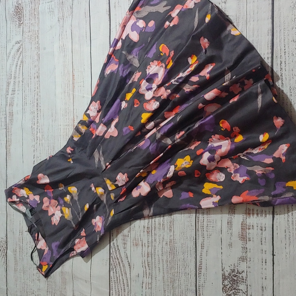 NWT FLORAL FIT & FLARE DRESS - Picture 2 of 11